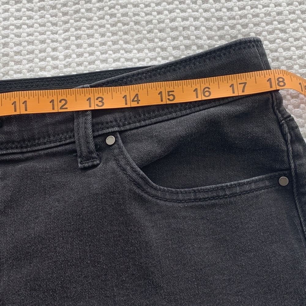 Chico’s Jeans Fabulously Slimming Black Size 14 Short - Picture 5 of 14